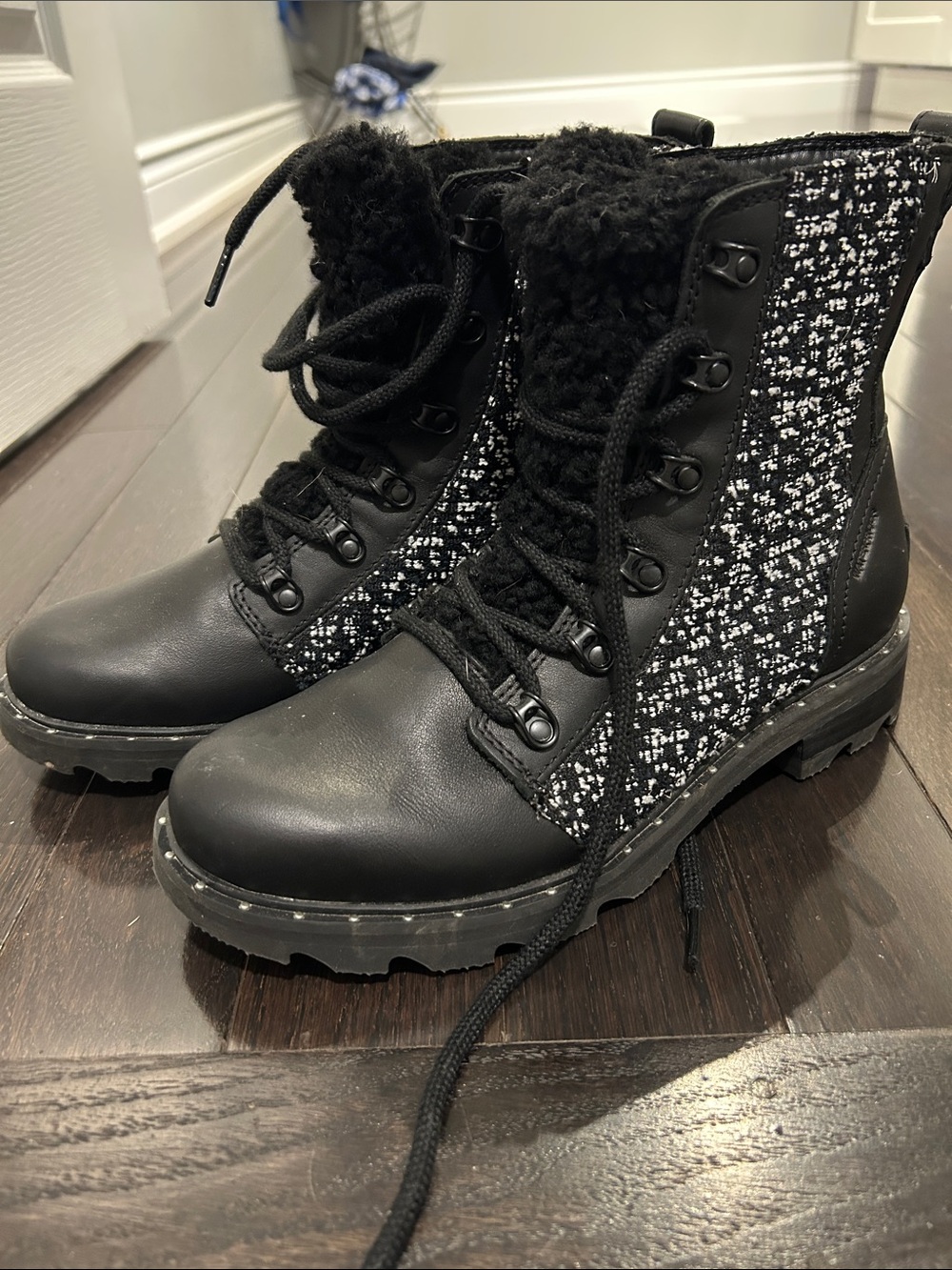Sorel Black Lace-Up Tweed Ankle Boots with Faux Fur Collar